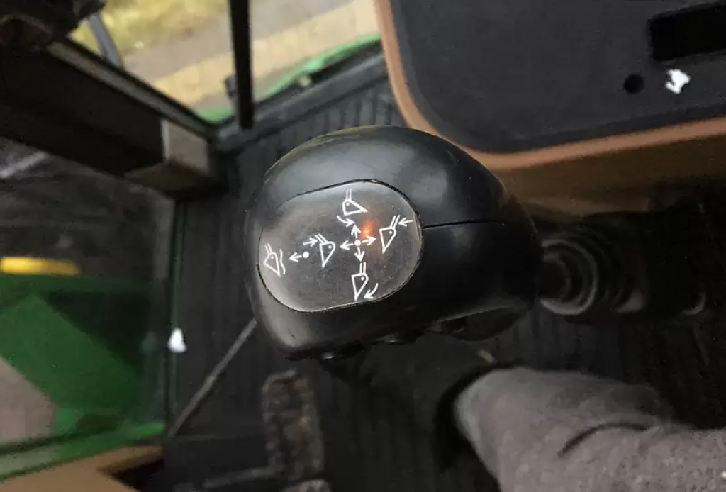 Oldtimer-Traktor des Typs John Deere 6600, Neumaschine in Луцьк (Bild 10)