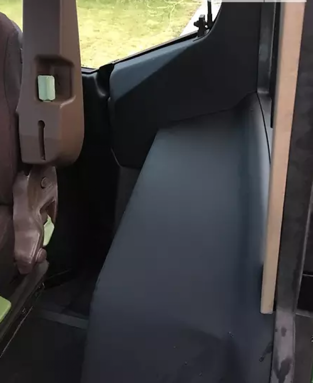 Oldtimer-Traktor des Typs John Deere 6600, Neumaschine in Луцьк (Bild 2)