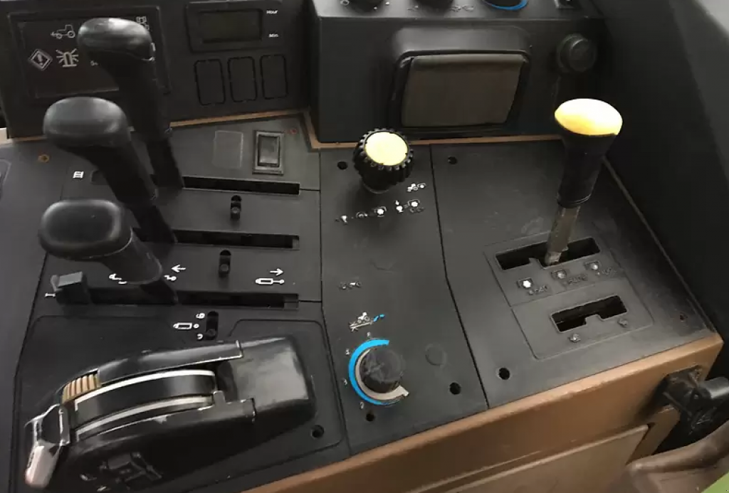 Oldtimer-Traktor des Typs John Deere 6600, Neumaschine in Луцьк (Bild 5)