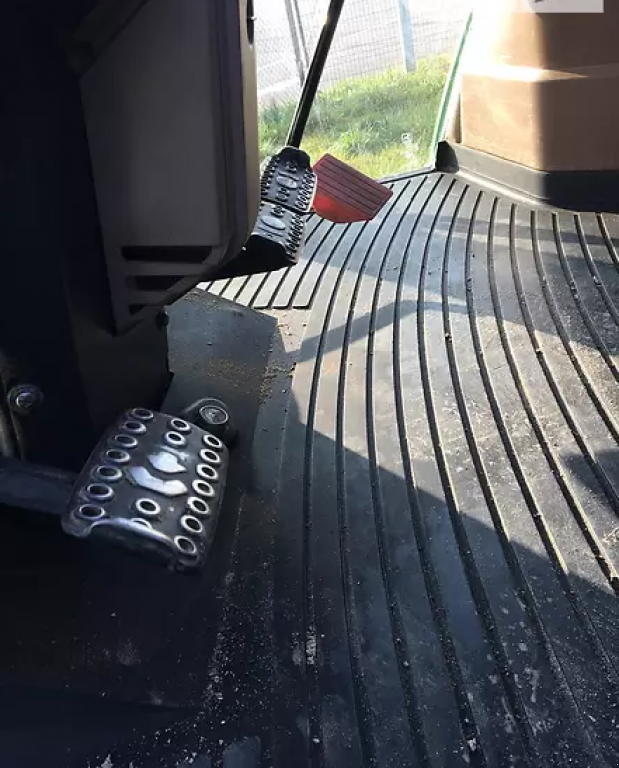 Oldtimer-Traktor des Typs John Deere 6506, Neumaschine in Луцьк (Bild 10)