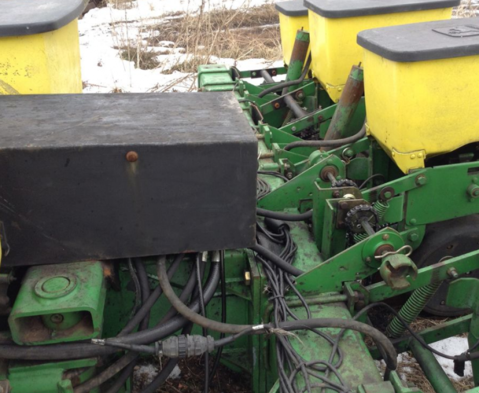 Gareeggenfelder des Typs John Deere 7000,  in Добропілля (Bild 8)