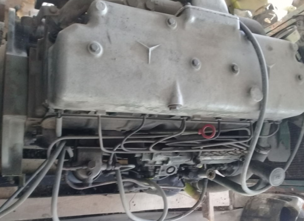 Oldtimer-Mähdrescher des Typs CLAAS Dominator 96, Neumaschine in Чернівці (Bild 2)