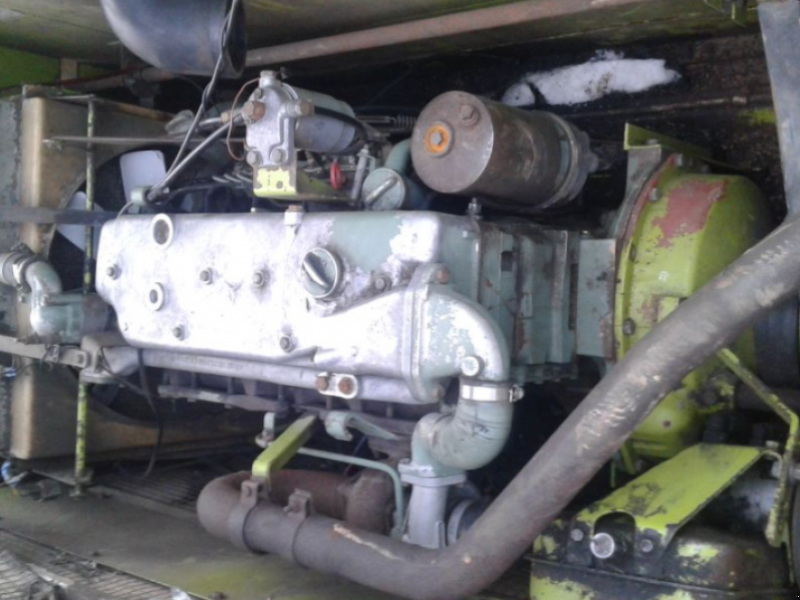 Oldtimer-Mähdrescher des Typs CLAAS Dominator 85, Neumaschine in Чернівці