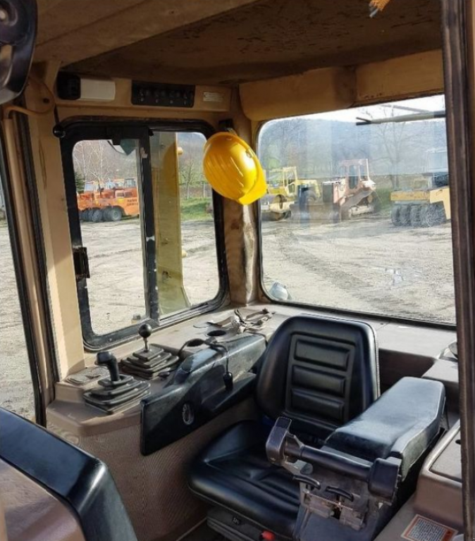 Raupentraktor des Typs Caterpillar D 5M LGP,  in Київ (Bild 3)