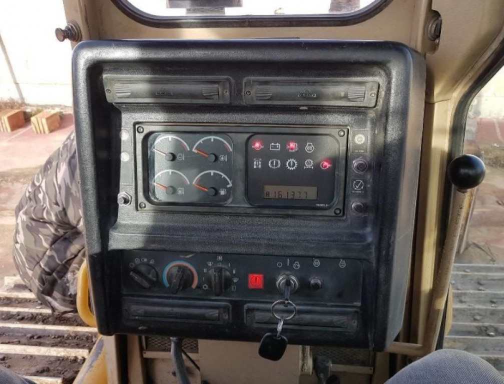 Raupentraktor des Typs Caterpillar D 5M LGP,  in Київ (Bild 4)