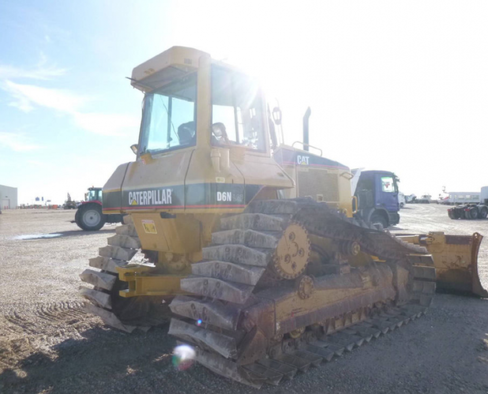 Raupentraktor des Typs Caterpillar D 6N LGP,  in Київ (Bild 2)