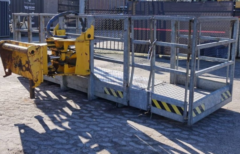 Teleskopstapler des Typs Manitou MRT 1850, Neumaschine in Київ (Bild 10)