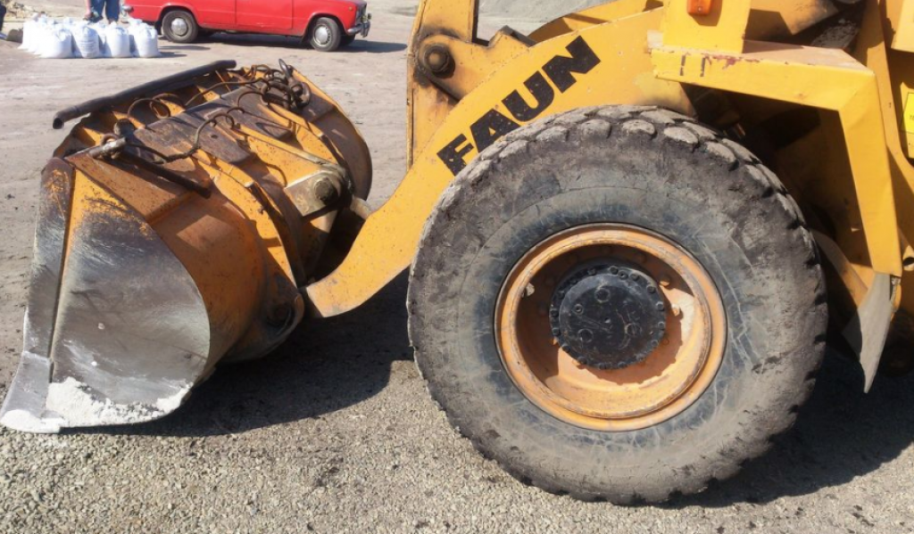 Frontlader des Typs Faun F 1100C,  in Київ (Bild 2)