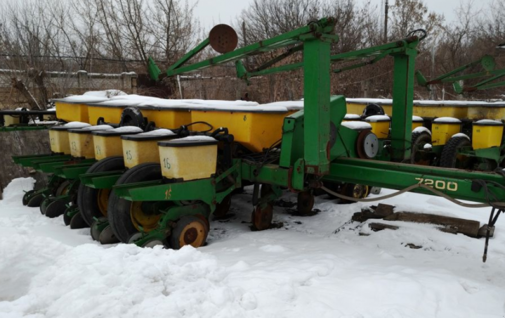 Gareeggenfelder des Typs John Deere 7200,  in Київ (Bild 4)