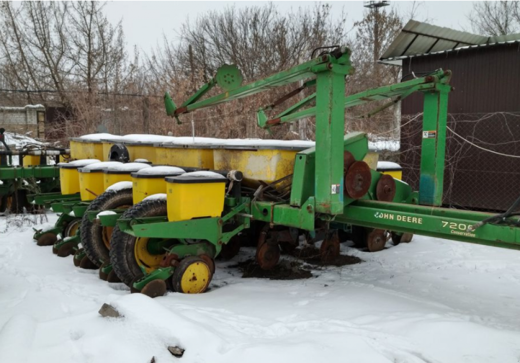 Gareeggenfelder des Typs John Deere 7200,  in Київ (Bild 2)