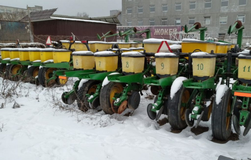 Gareeggenfelder des Typs John Deere 7200,  in Київ (Bild 3)