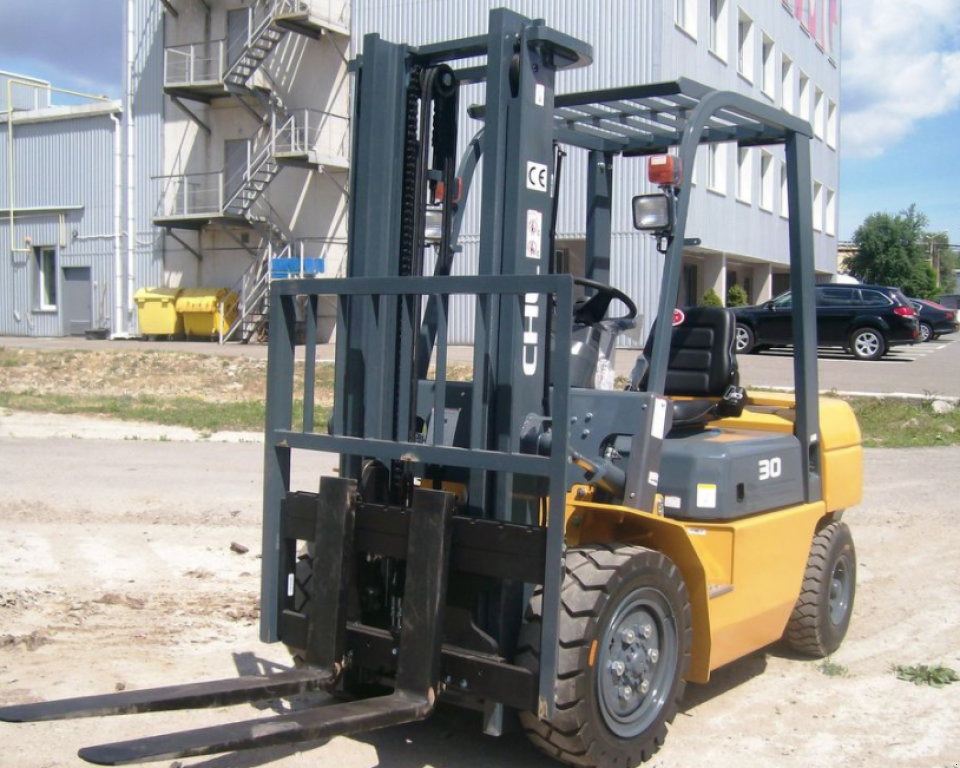 Gabelstapler des Typs Heli CPCD30,  in Київ (Bild 1)