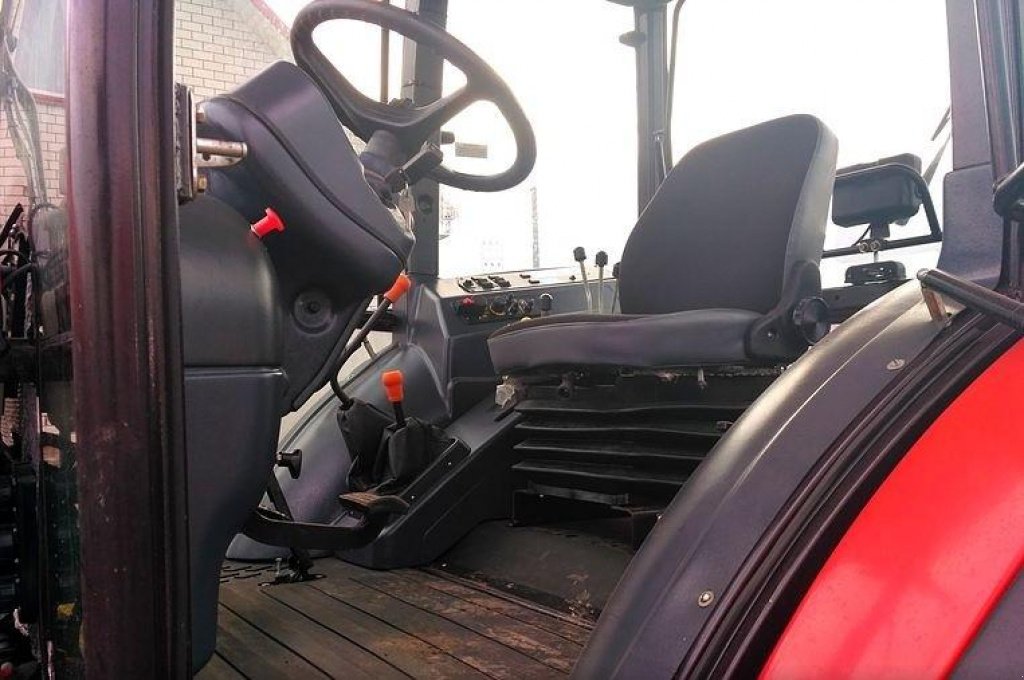 Oldtimer-Traktor des Typs Belarus Беларус-1523, Neumaschine in Житомир (Bild 2)