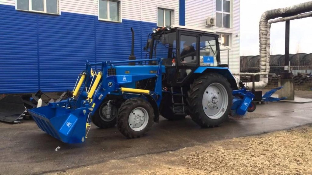 Oldtimer-Traktor des Typs Belarus Беларус-892, Neumaschine in Житомир (Bild 3)