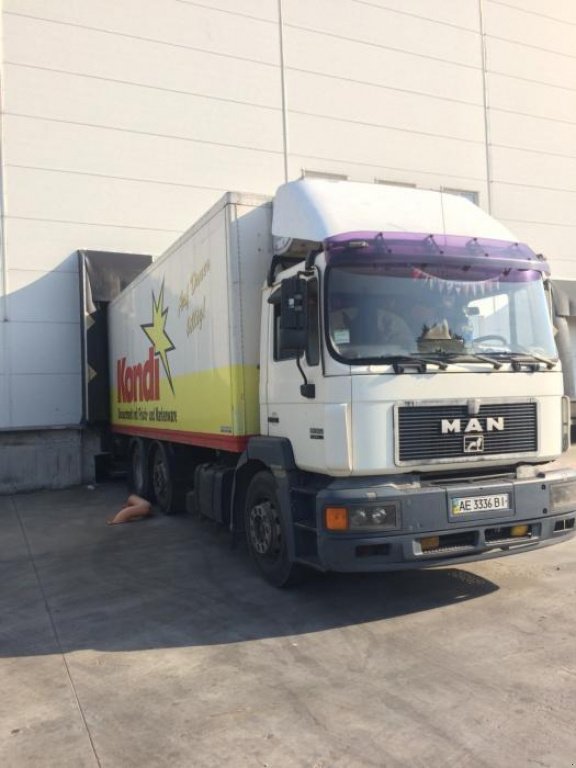 Muldenkipper des Typs MAN 26, Neumaschine in Дніпропетровськ (Bild 3)