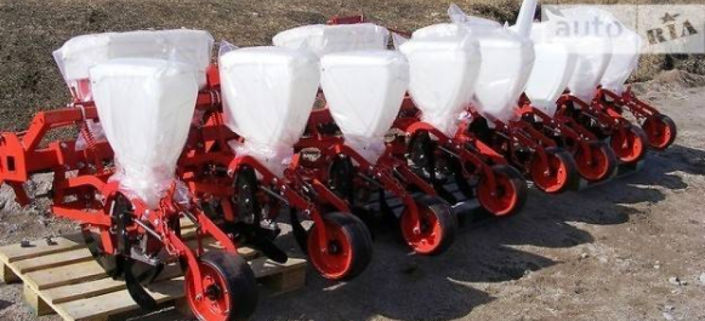 Direktsaatmaschine des Typs CHERVONA ZIRKA СУПН-6,  in Дніпропетровськ (Bild 1)