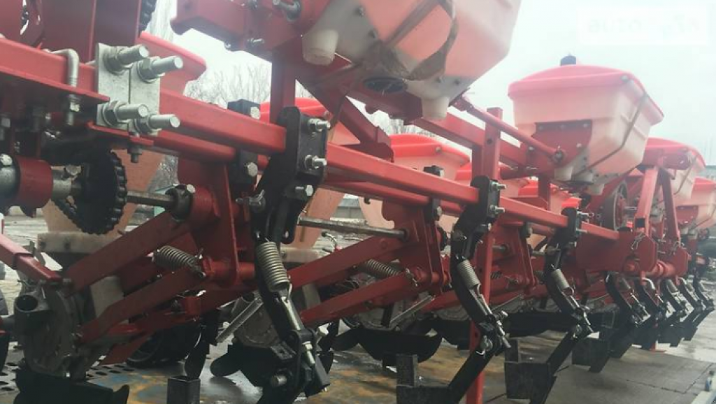 Gareeggenfelder des Typs CHERVONA ZIRKA УПС-8,  in Дніпропетровськ (Bild 2)