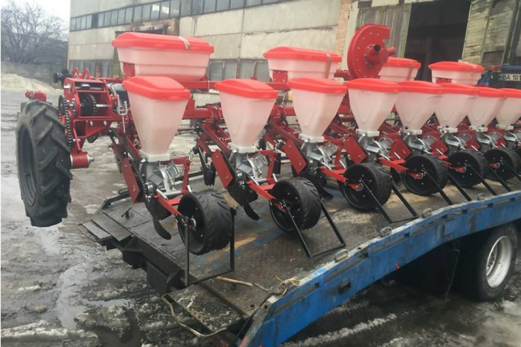 Gareeggenfelder des Typs CHERVONA ZIRKA УПС-8,  in Дніпропетровськ (Bild 1)