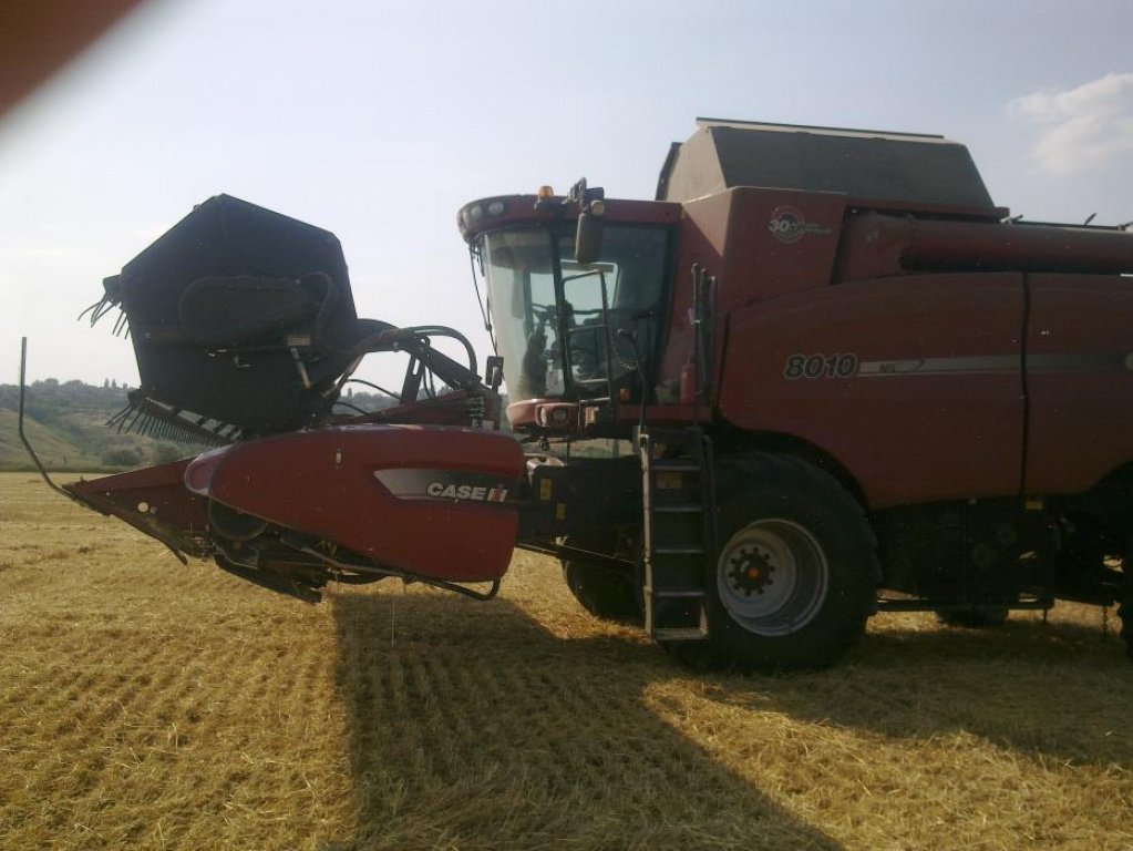 Oldtimer-Mähdrescher des Typs Case IH Axial Flow 8010, Neumaschine in Гірник (Bild 2)