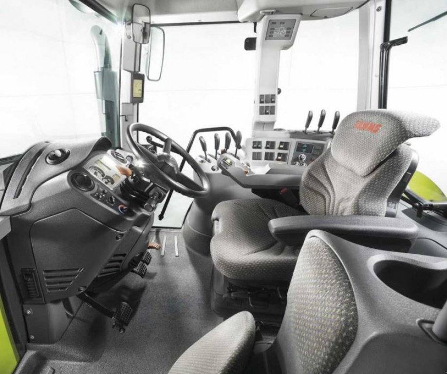 Oldtimer-Traktor des Typs CLAAS Axion 850, Neumaschine in Гребінки (Bild 6)