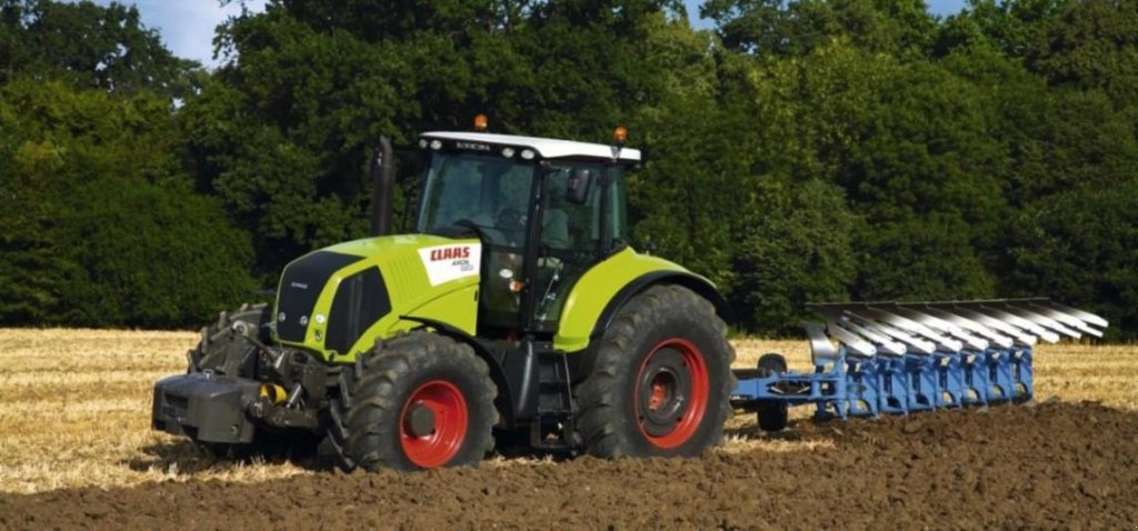 Oldtimer-Traktor des Typs CLAAS Axion 850, Neumaschine in Гребінки (Bild 3)