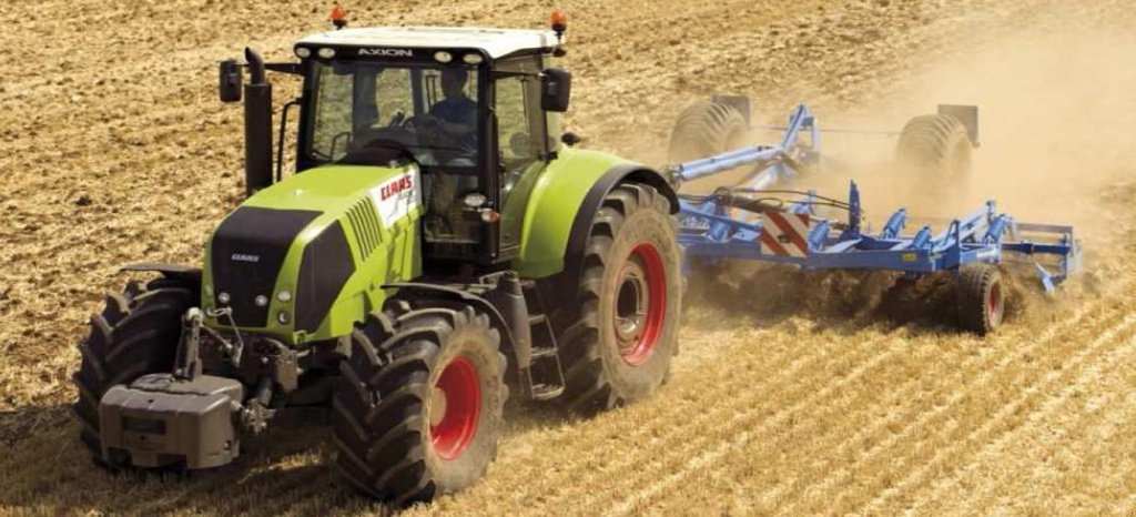 Oldtimer-Traktor des Typs CLAAS Axion 850, Neumaschine in Гребінки (Bild 4)