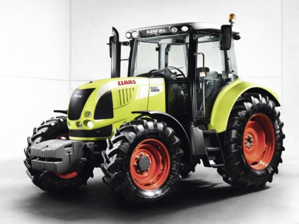Oldtimer-Traktor des Typs CLAAS Arion 640 C, Neumaschine in Гребінки (Bild 1)
