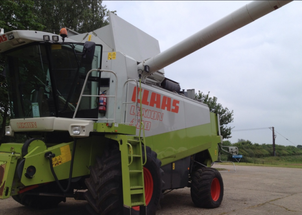 Oldtimer-Mähdrescher des Typs CLAAS Lexion 480, Neumaschine in Здолбунів (Bild 1)