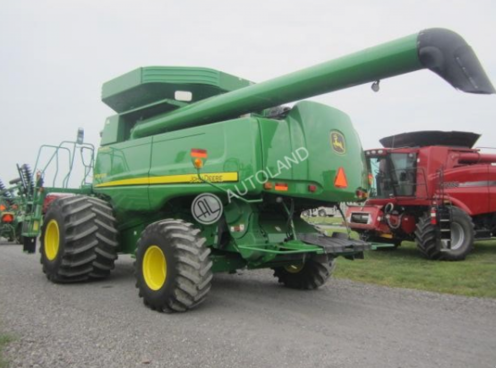 Oldtimer-Mähdrescher des Typs John Deere 9770 STS Bullet Rotor,  in Здолбунів (Bild 8)