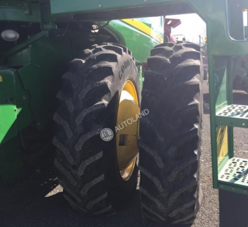 Oldtimer-Mähdrescher des Typs John Deere 9760 STS Bullet Rotor, Neumaschine in Здолбунів (Bild 3)