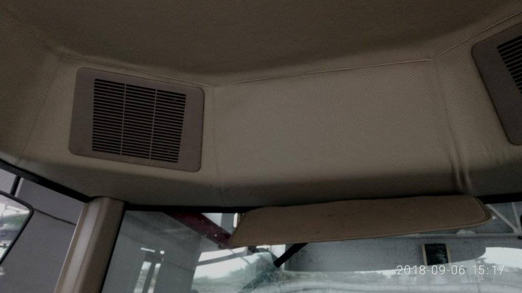 Oldtimer-Traktor des Typs John Deere 8200, Neumaschine in Здолбунів (Bild 2)