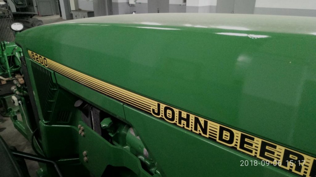 Oldtimer-Traktor des Typs John Deere 8200, Neumaschine in Здолбунів (Bild 4)