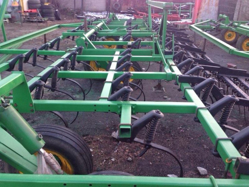 Kartoffelpflegetechnik des Typs John Deere 1000,  in Дніпропетровськ (Bild 1)