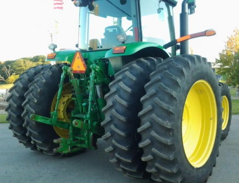 Oldtimer-Traktor des Typs John Deere 7930, Neumaschine in Київ (Bild 10)