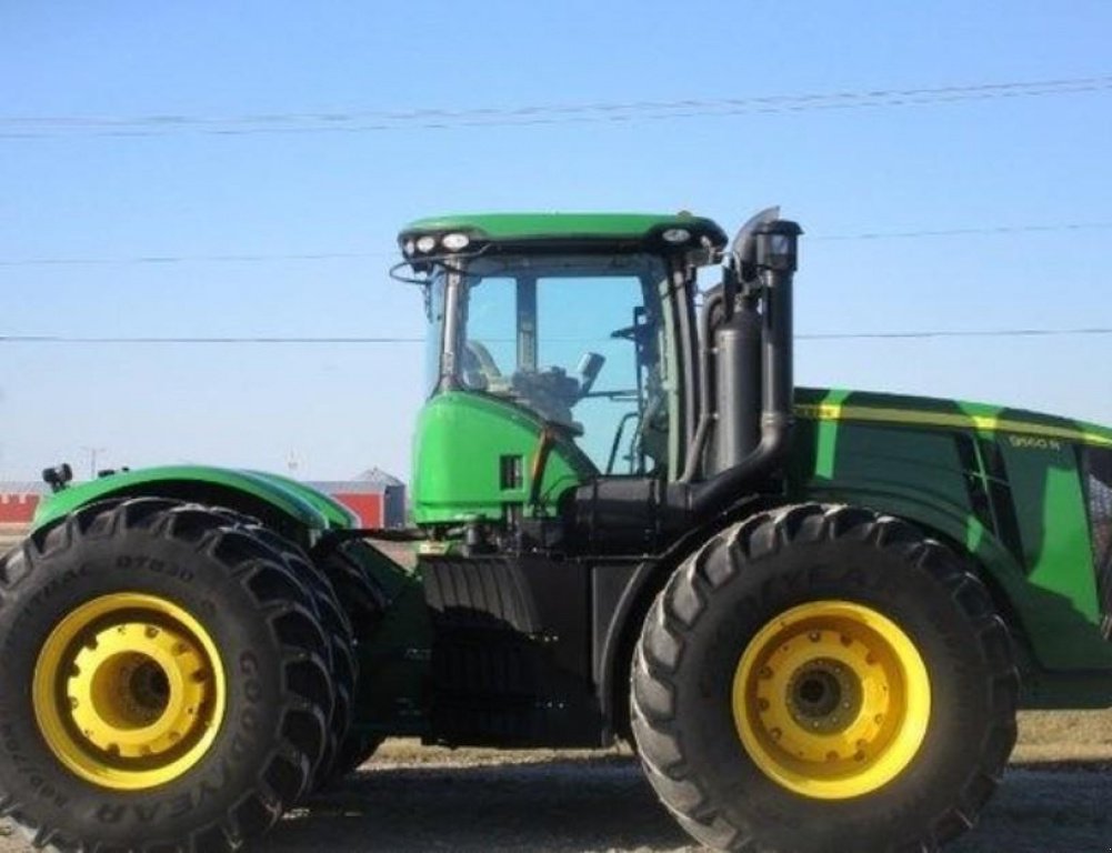 Oldtimer-Traktor des Typs John Deere 9560R, Neumaschine in Київ (Bild 2)