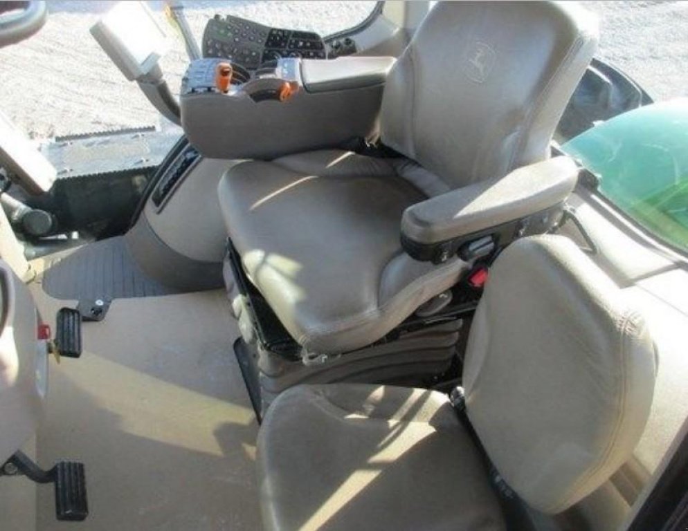 Oldtimer-Traktor des Typs John Deere 9560R, Neumaschine in Київ (Bild 10)