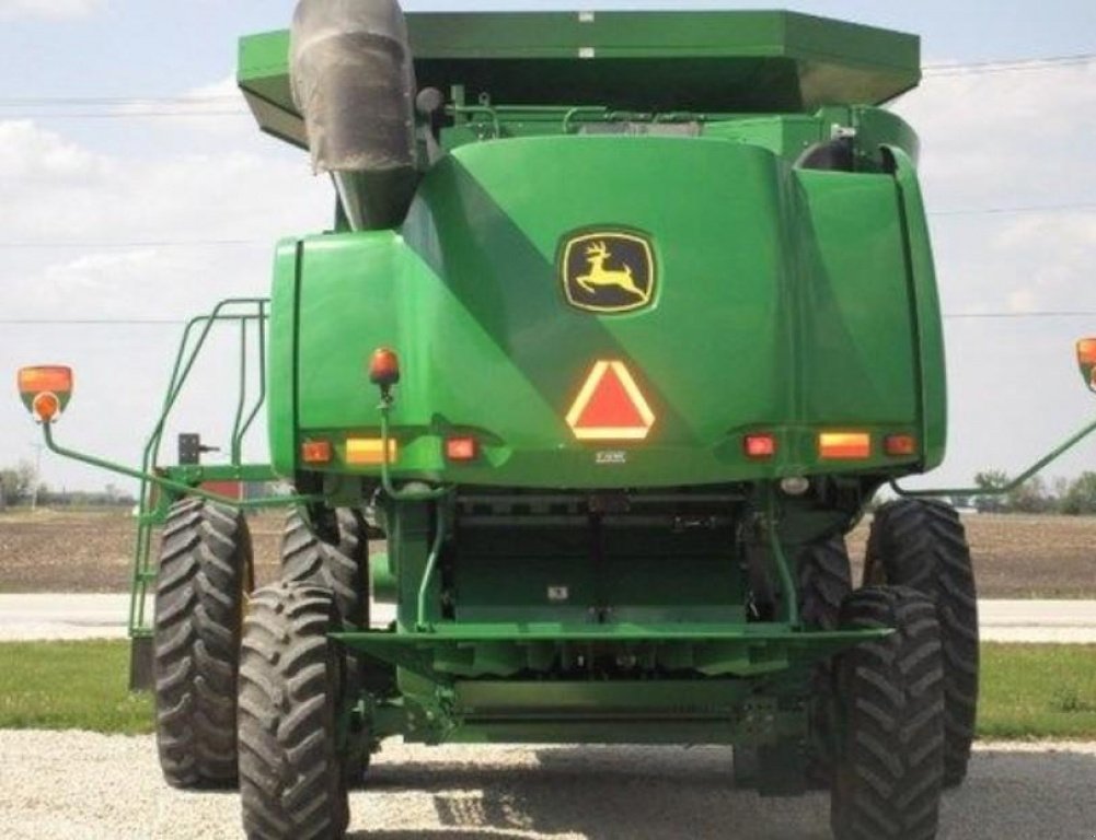 Oldtimer-Mähdrescher des Typs John Deere 9770 STS, Neumaschine in Київ (Bild 10)