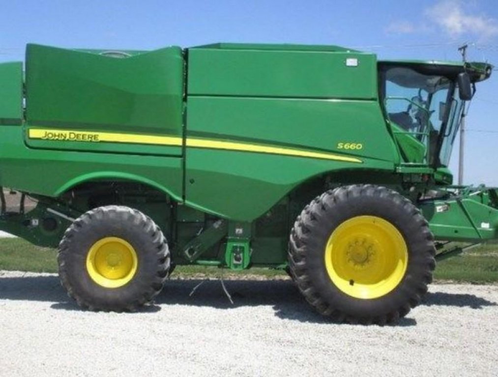 Oldtimer-Mähdrescher des Typs John Deere S660, Neumaschine in Київ (Bild 5)