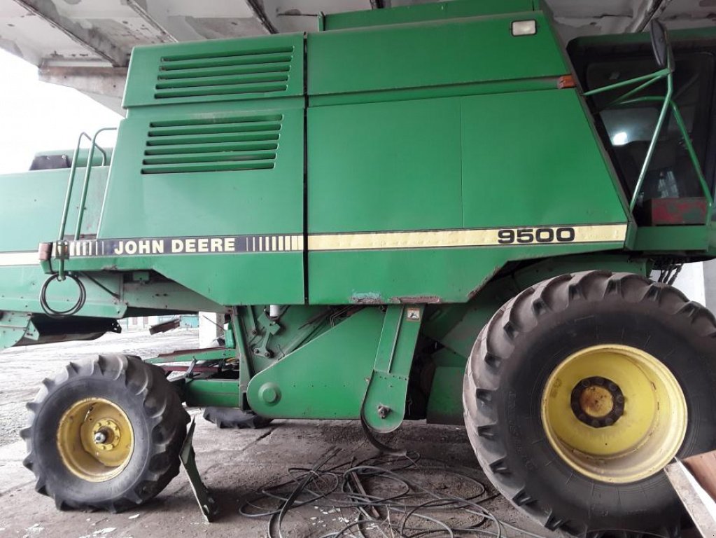 Oldtimer-Mähdrescher des Typs John Deere 9500, Neumaschine in Миколаїв (Bild 1)