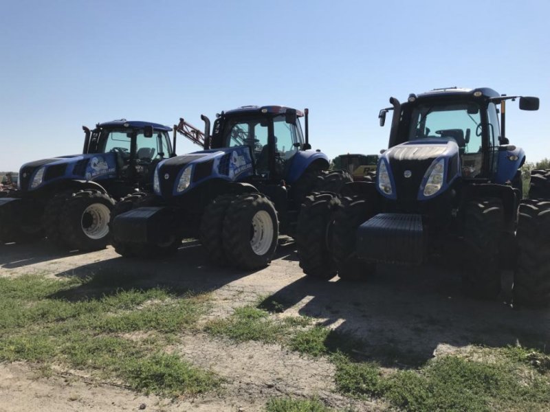 Oldtimer-Traktor des Typs New Holland T8.390, Neumaschine in Черкаси (Bild 1)