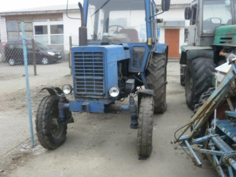 Oldtimer-Traktor des Typs Belarus Беларус-80, Neumaschine in Біла Церква