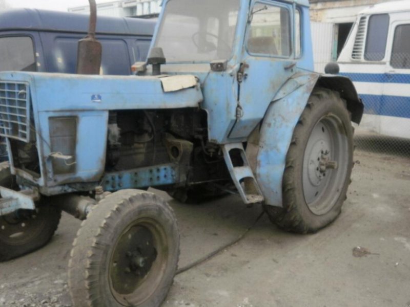 Oldtimer-Traktor des Typs Belarus Беларус-80, Neumaschine in Біла Церква