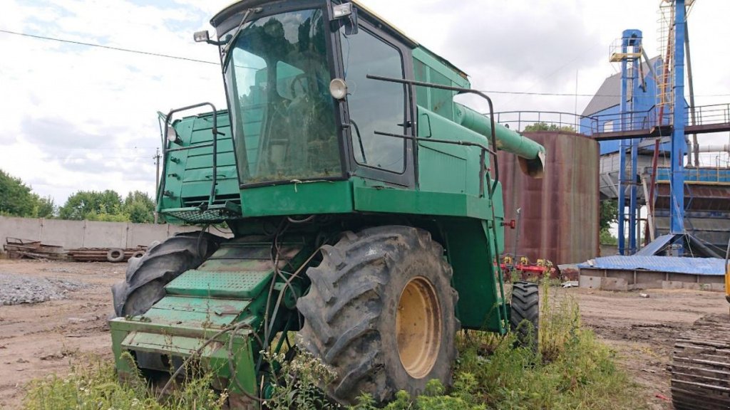 Oldtimer-Mähdrescher des Typs John Deere 1075, Neumaschine in Вінниця (Bild 2)
