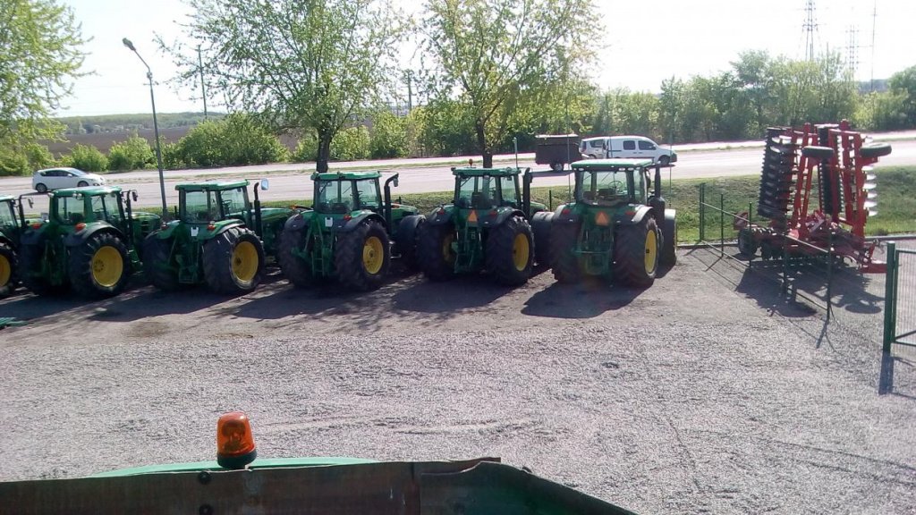 Oldtimer-Traktor des Typs John Deere 6910, Neumaschine in Біла Церква (Bild 2)