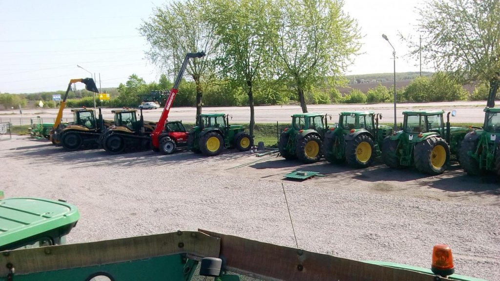 Oldtimer-Traktor des Typs John Deere 6910, Neumaschine in Біла Церква (Bild 1)