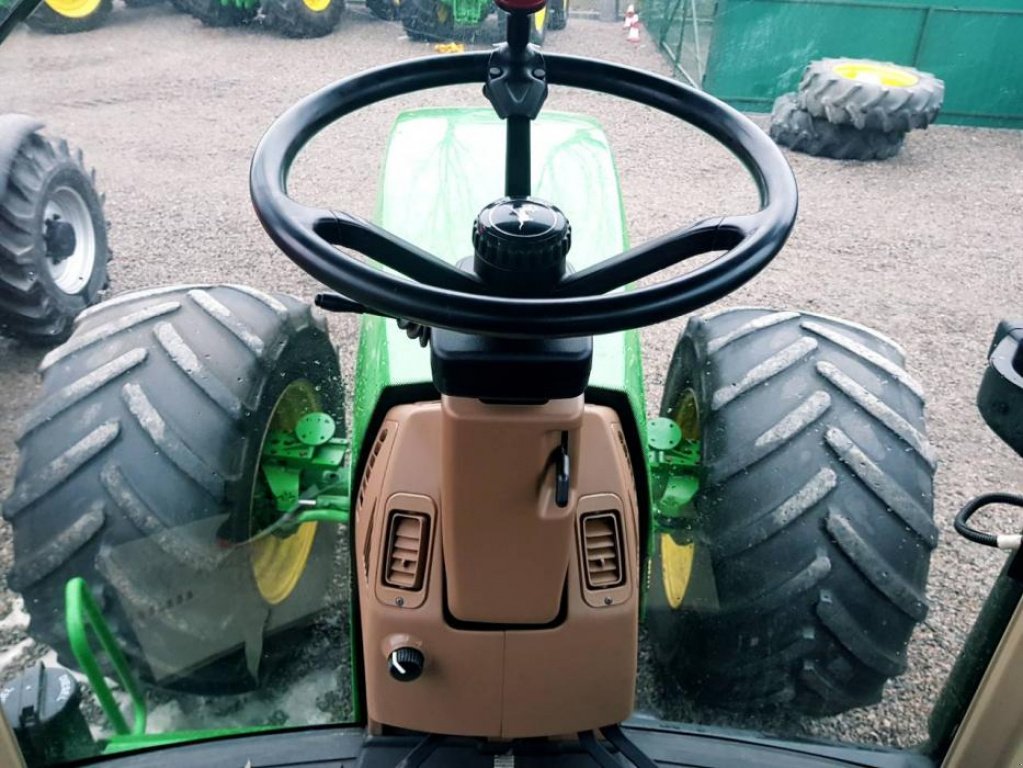 Oldtimer-Traktor des Typs John Deere 8400, Neumaschine in Біла Церква (Bild 8)