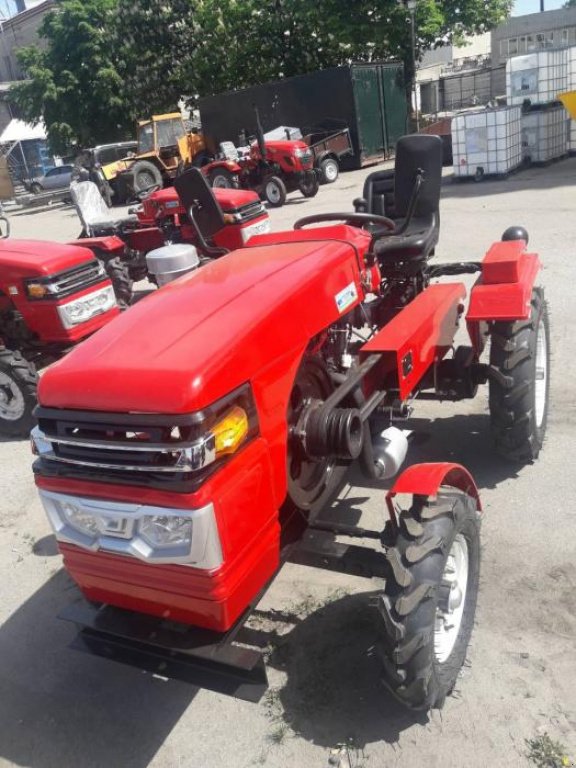 Hopfentraktor des Typs Belarus Беларус-152,  in Полтава (Bild 4)