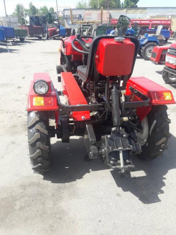 Hopfentraktor des Typs Belarus Беларус-152,  in Полтава (Bild 2)