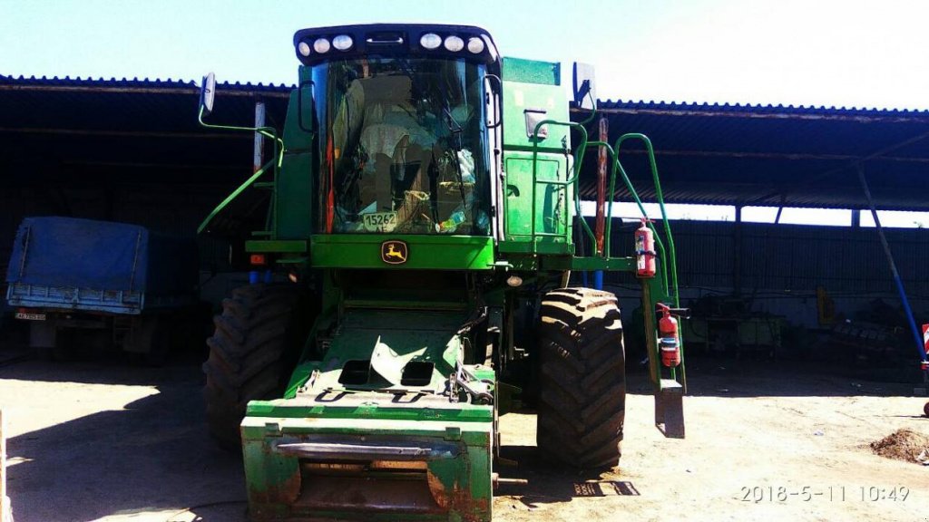 Oldtimer-Mähdrescher des Typs John Deere 9570 STS,  in Дніпропетровськ (Bild 3)