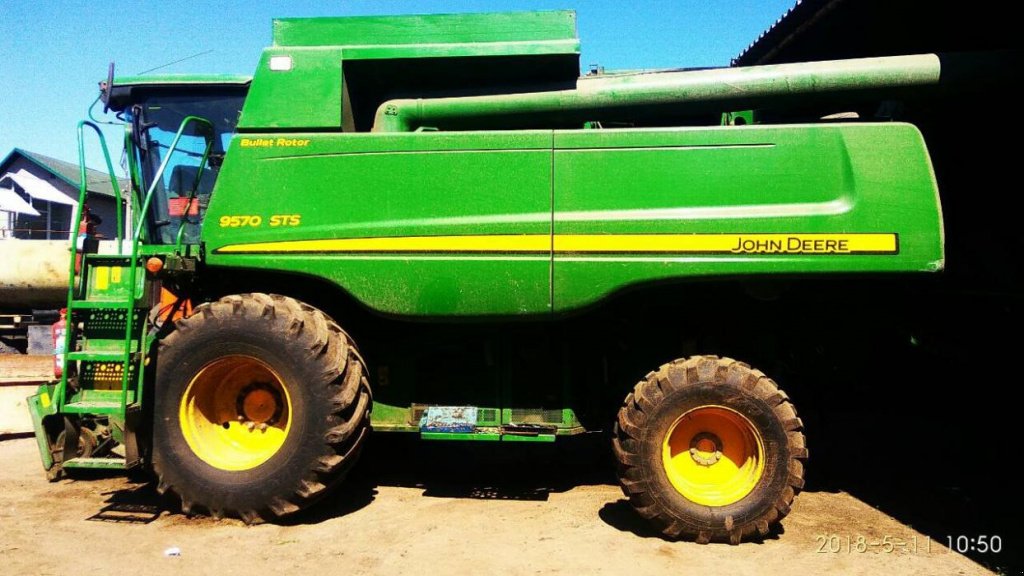 Oldtimer-Mähdrescher des Typs John Deere 9570 STS,  in Дніпропетровськ (Bild 2)